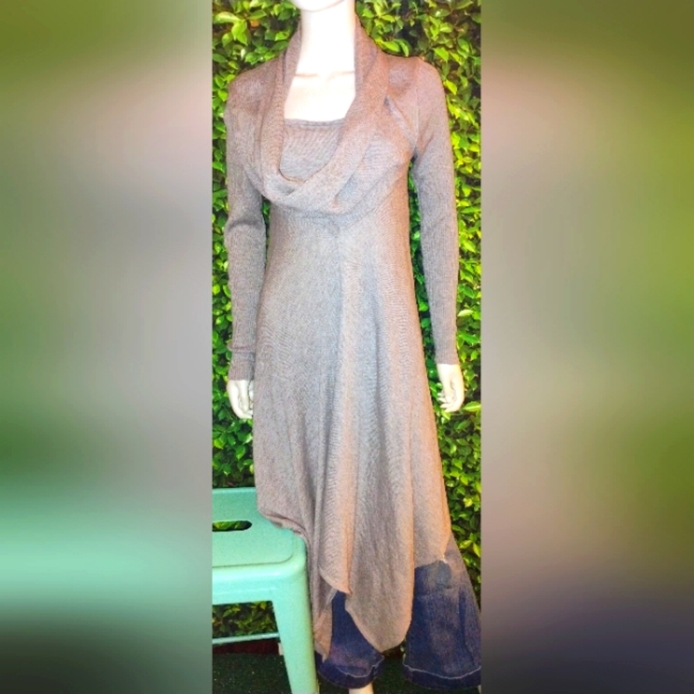 Gorgeous layered Gray Knit dress by Genny w handkerchief hemline in front